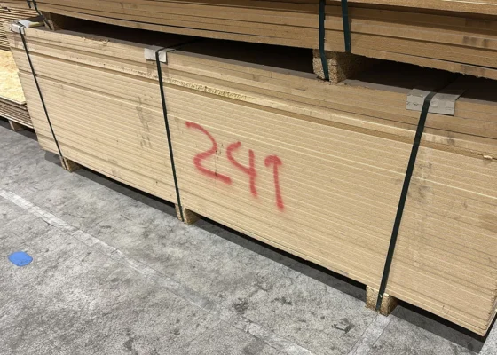 Outletpartij 241 36 platen B-keus MDF 18mm 1220x2440 standaard (=107,16m2)