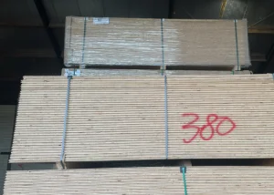 Outletpartij 380 Radiata Pine 2405x1215x18mm 37st (=108,11m²)