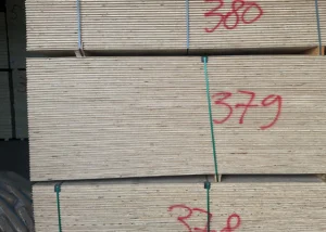 Outletpartij 379 Radiata Pine 2405x1215x18mm 50st (=146,10m²)