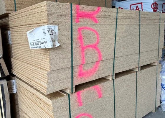 B-keus OSB 2440x1220x12 mm recht = (2,88 m²)