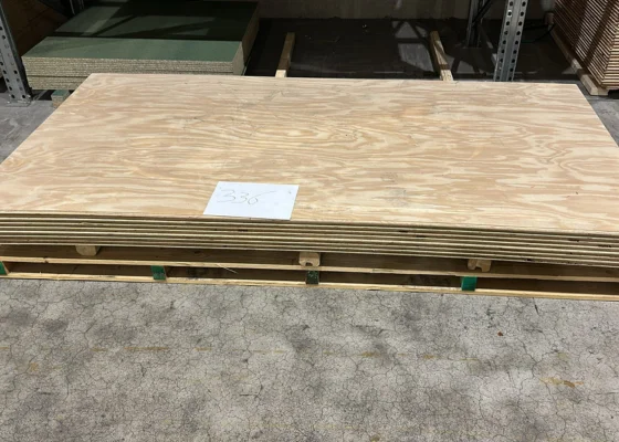 Outletpartij 336 Radiata Pine 2405x1215x18mm 8st (=23,37m²)