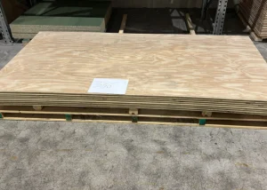Outletpartij 336 Radiata Pine 2405x1215x18mm 8st (=23,37m²)